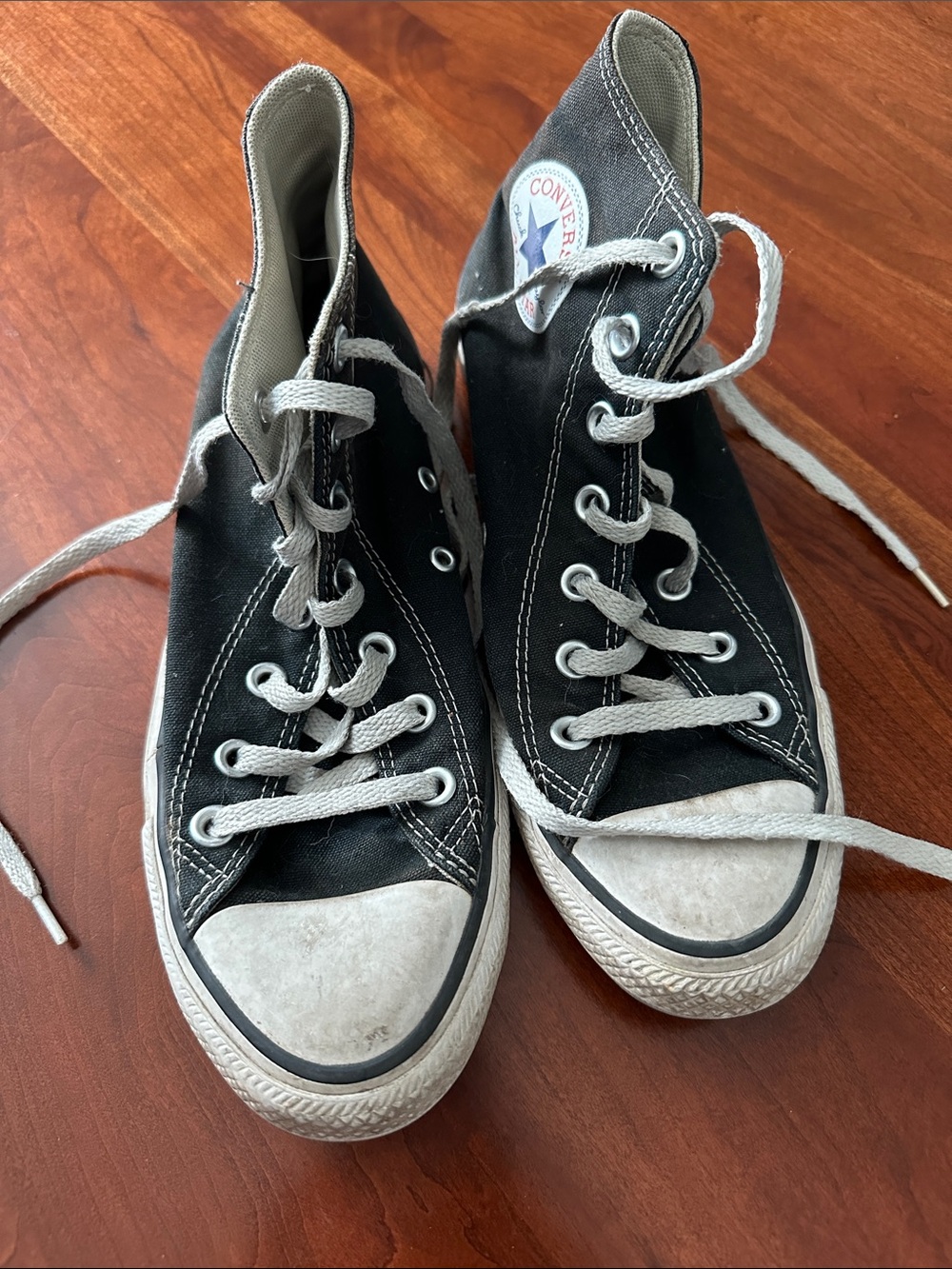 Converse Black and White High-Top Canvas Sneakers. Men’s size 6.